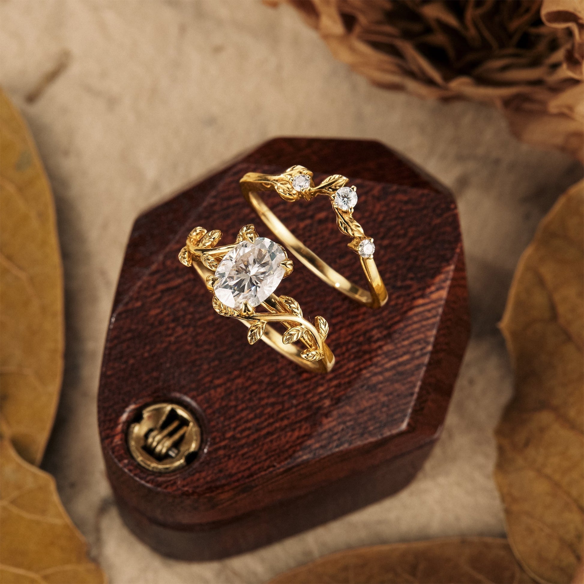 Oval moissanite diamond bridal set with vintage design