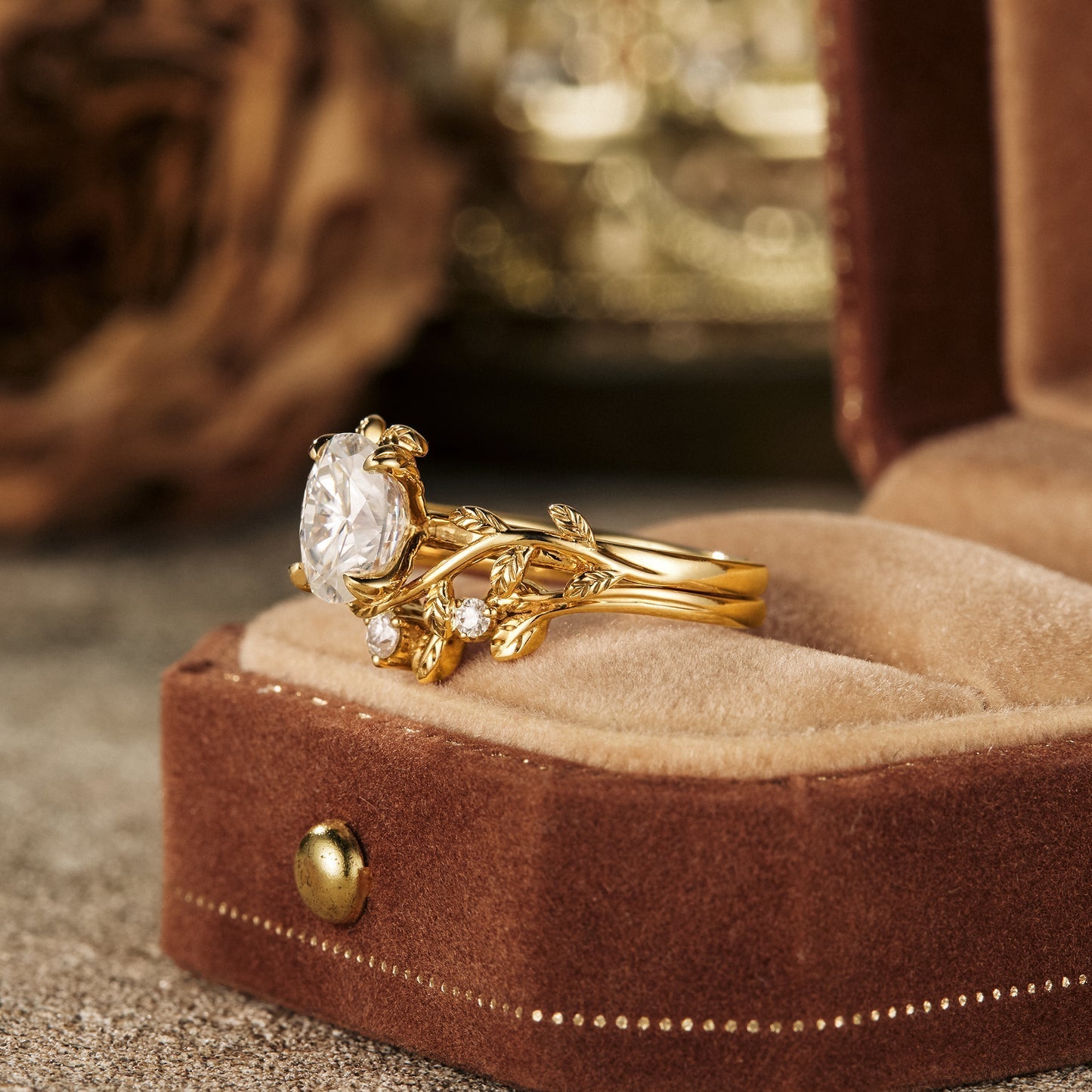 Oval moissanite diamond bridal set with vintage design