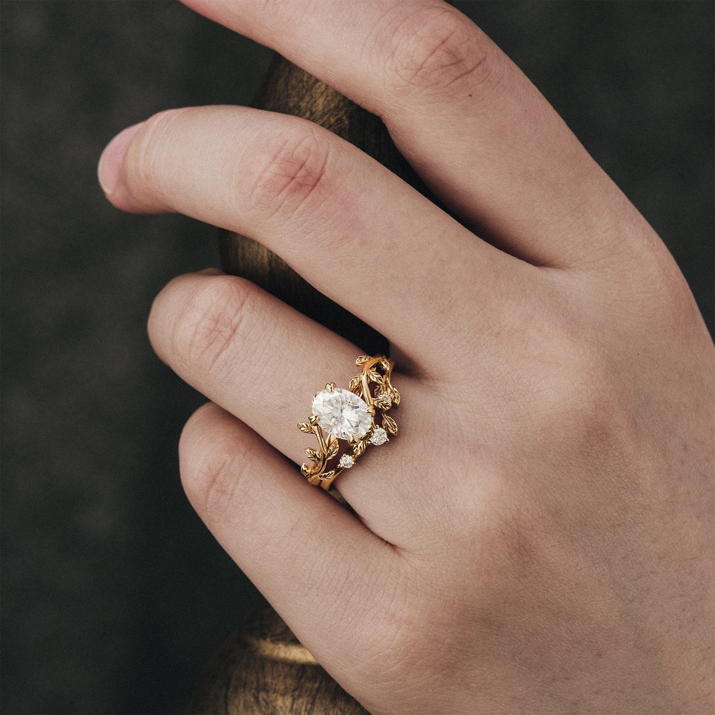 Oval moissanite diamond bridal set with vintage design