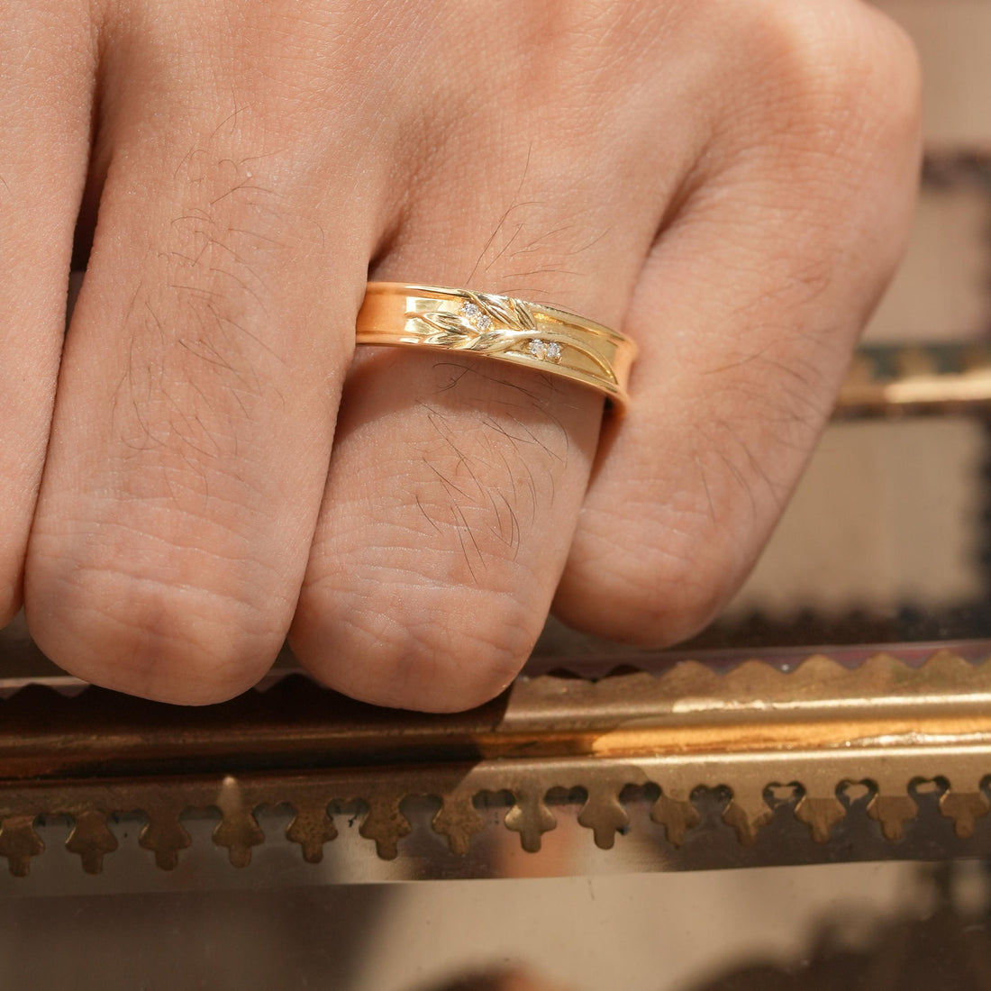 Round Moissanite diamond Men's Wedding Band