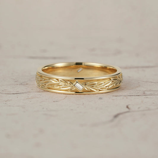 Buguatte men’s wedding band with moissanite diamond detailing