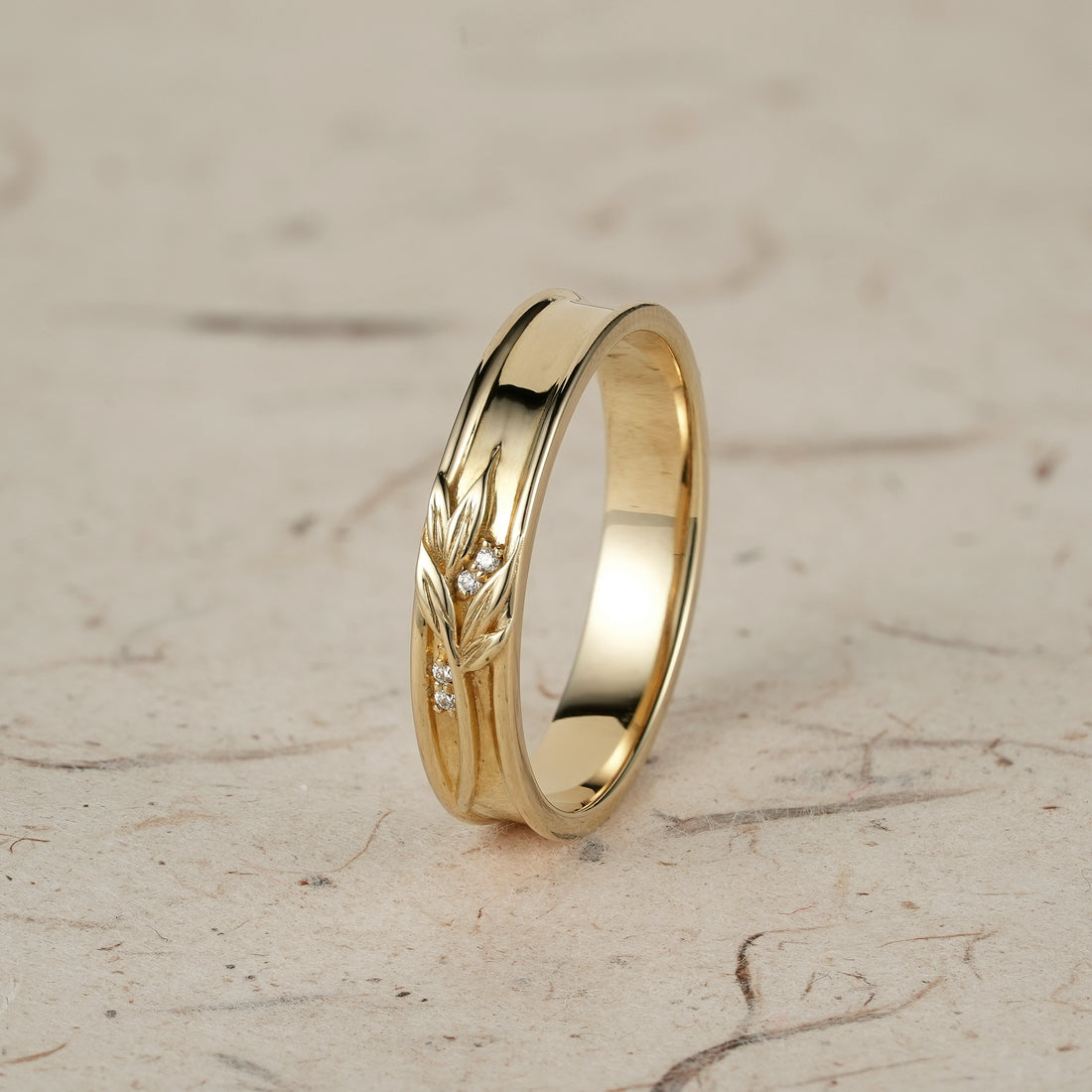 Round Moissanite diamond Men's Wedding Band