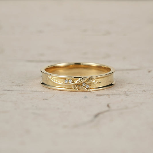 Men’s wedding band with round moissanite diamond in classic style