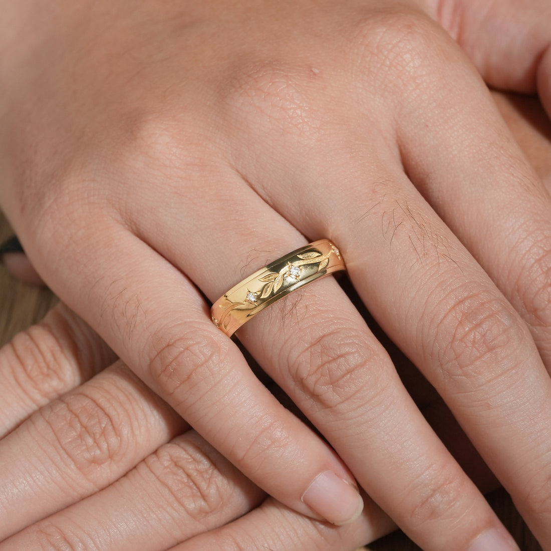 Round Moissanite diamond Men's Wedding Band