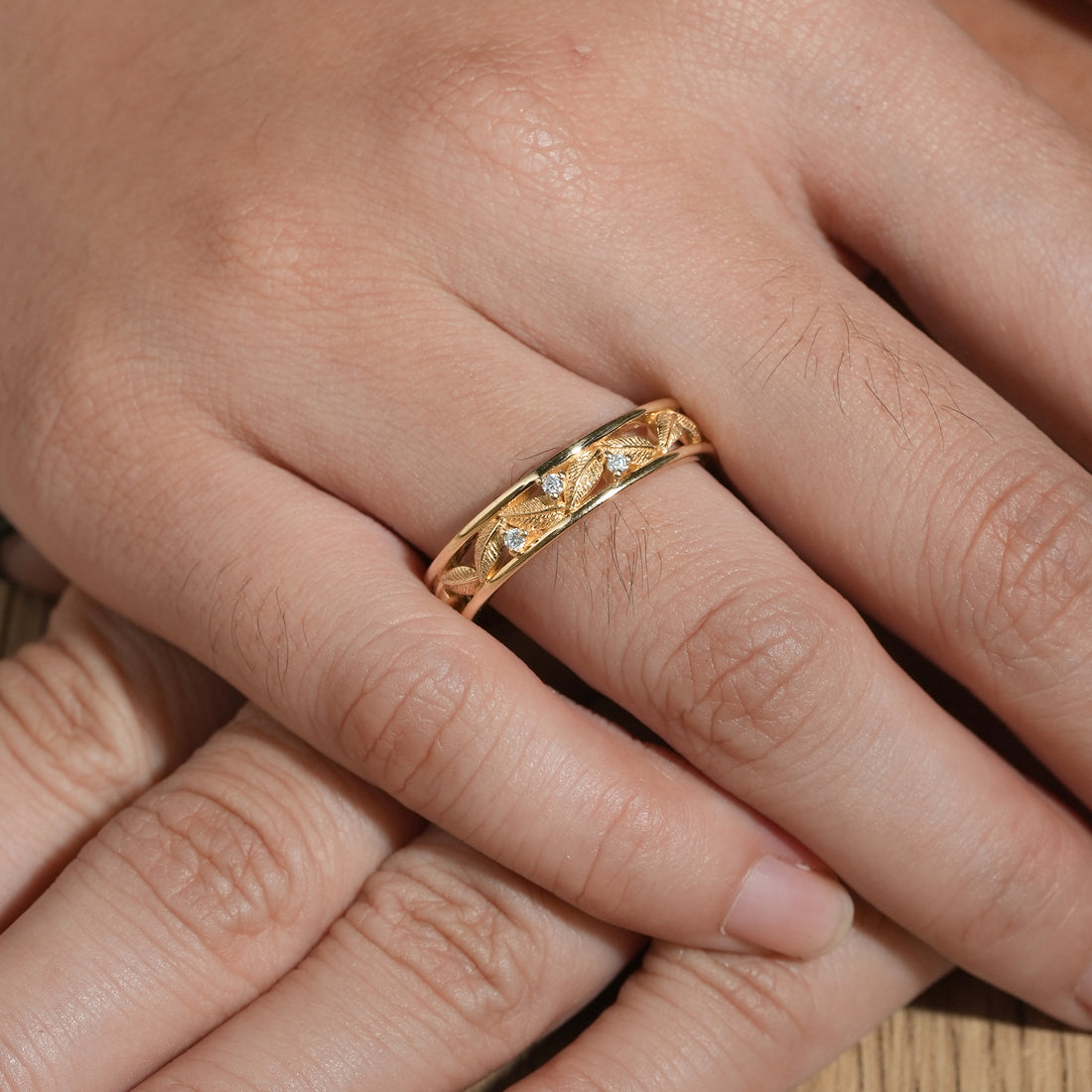 Round Moissanite diamond Men's Wedding Band