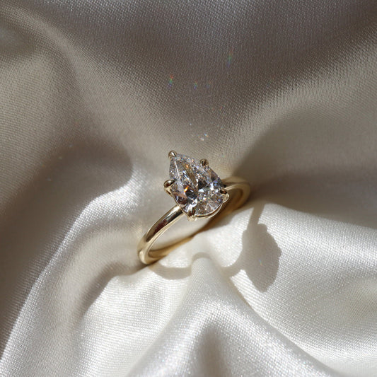 Elegant solitaire ring with pear-shaped moissanite center stone
