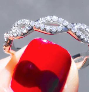Twisted Wedding Band with 0.40 TCW Round Cut Moissanite