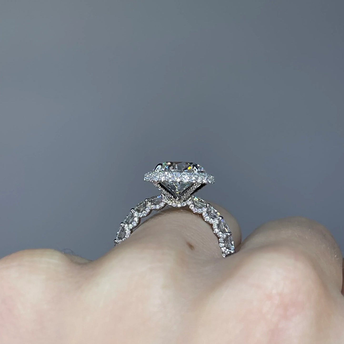 1.0 - 2.5 CT Round Cut Halo Style Moissanite Engagement Ring - crownmoissanite