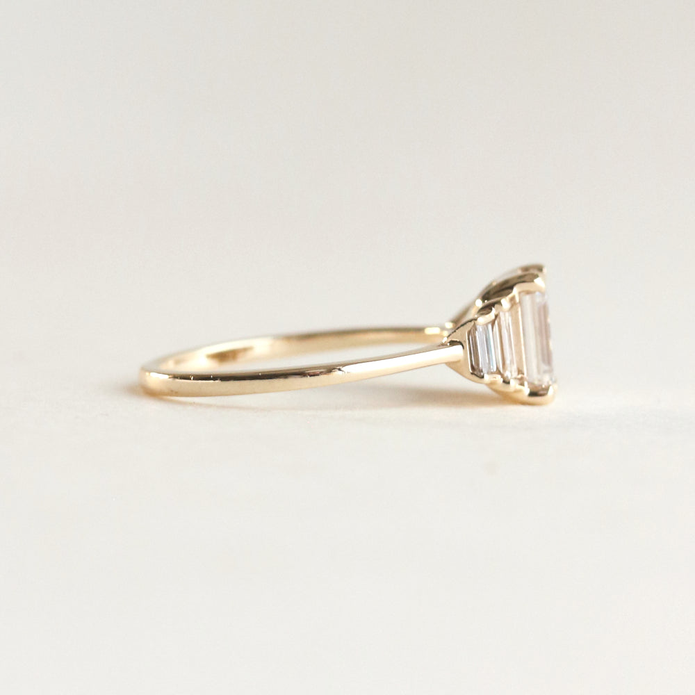 0.92–2.92 CT emerald cut CVD lab grown diamond five stone engagement ring, F color, VS1 clarity, set in polished white gold
