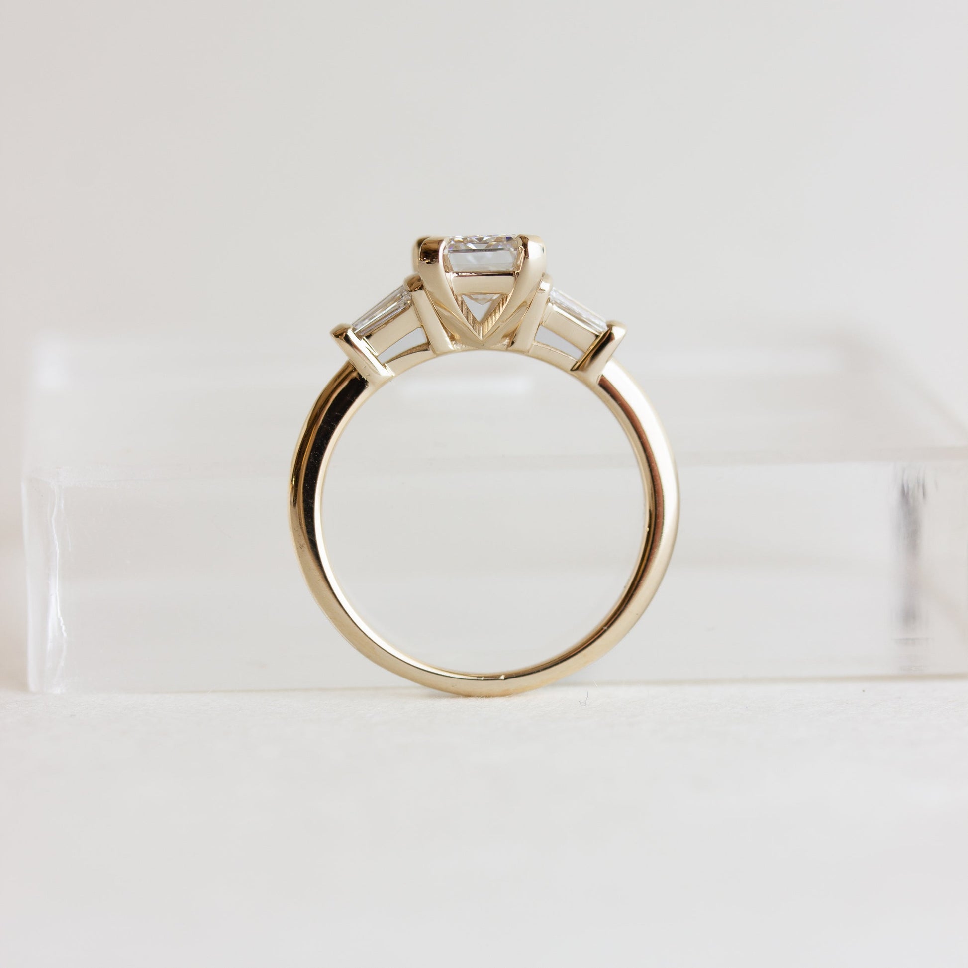 1.50–3.50 CT emerald cut CVD lab grown diamond three stone engagement ring, F color, VS1 clarity, set in white gold