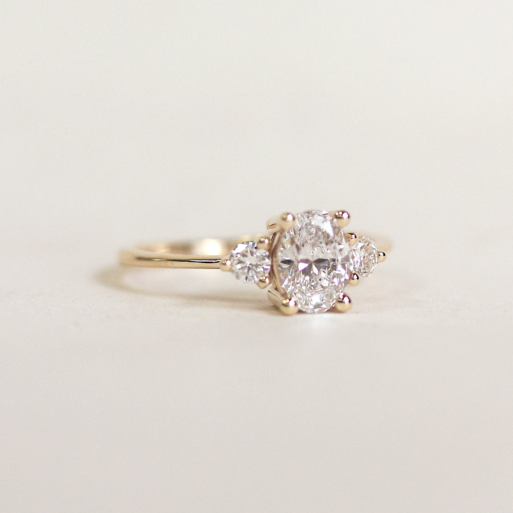 1.25–3.25 CT oval cut CVD lab grown diamond three stone engagement ring, F color, VS1 clarity, set in classic white gold