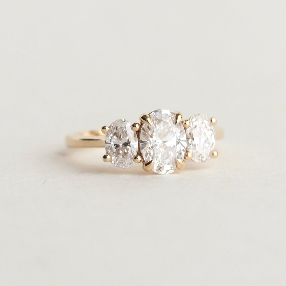 1.25–3.25 CT oval cut CVD lab grown diamond three stone ring, F color, VS1 clarity, classic prong setting