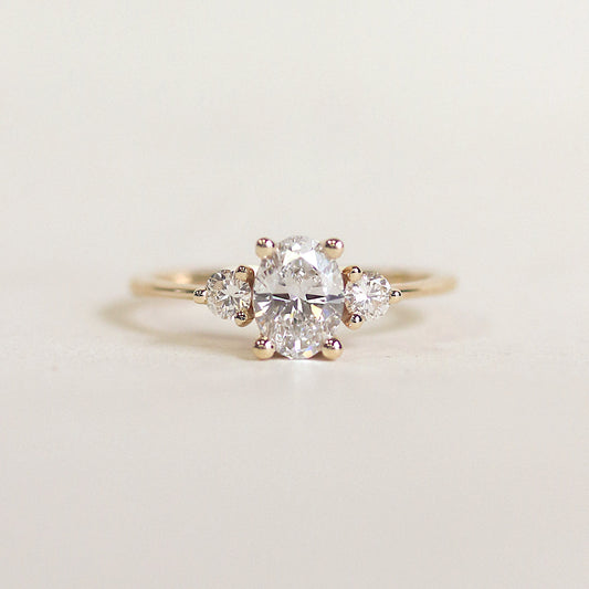 1.25–3.25 CT oval cut CVD lab grown diamond three stone engagement ring, F color, VS1 clarity, set in classic white gold