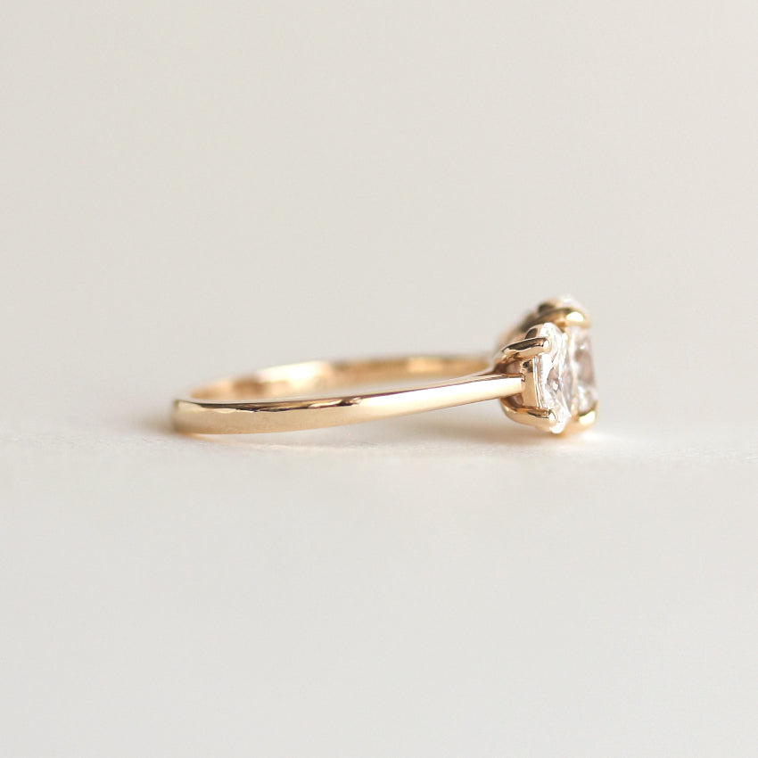 1.25–3.25 CT oval cut CVD lab grown diamond three stone ring, F color, VS1 clarity, classic prong setting