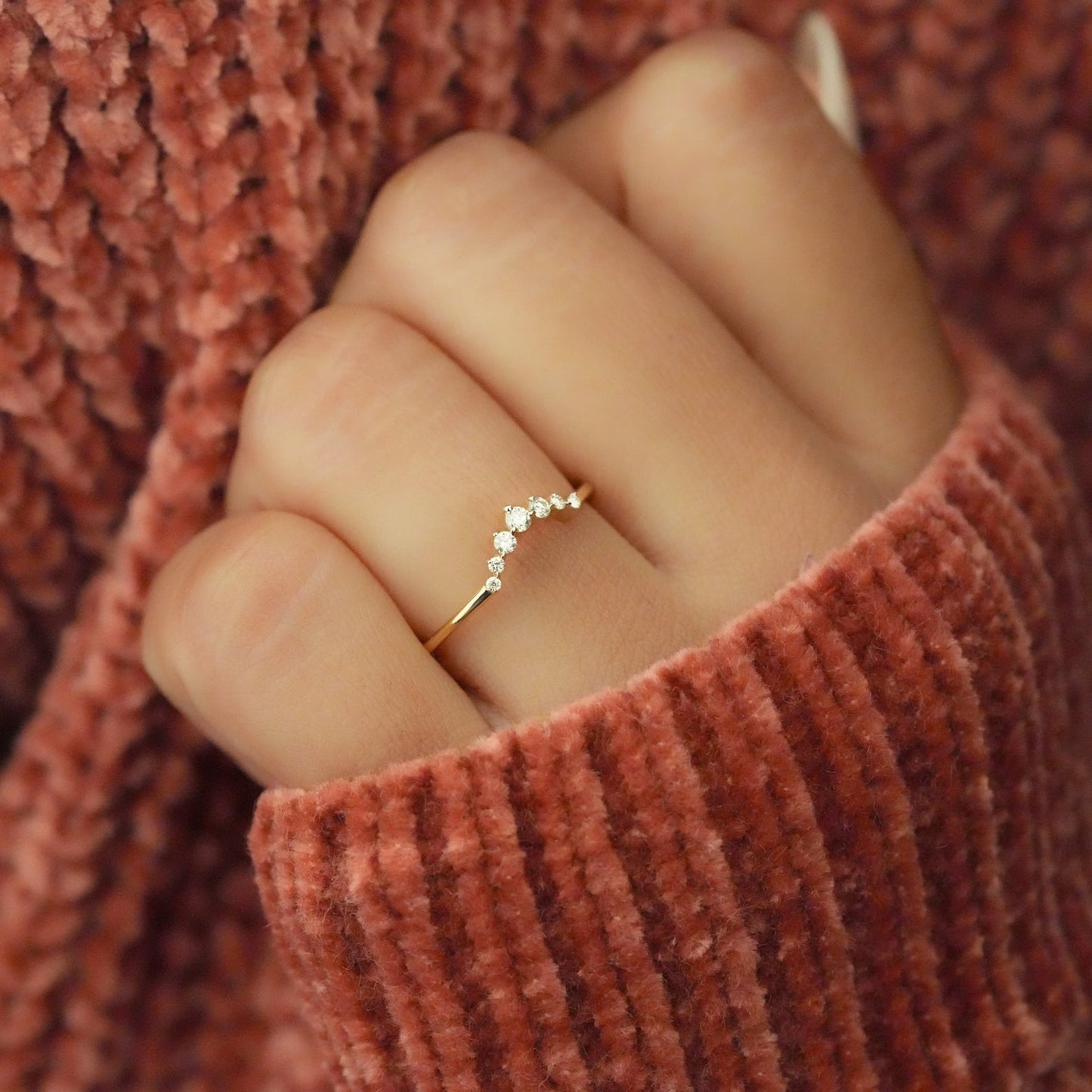 Curved Band with 0.10 TCW Round Cut Moissanite