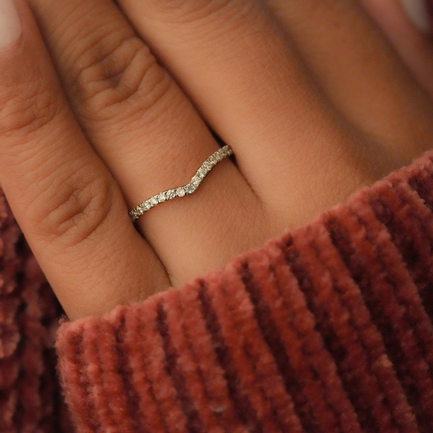 Curved Wedding Band with 0.15 TCW Round Cut Moissanite