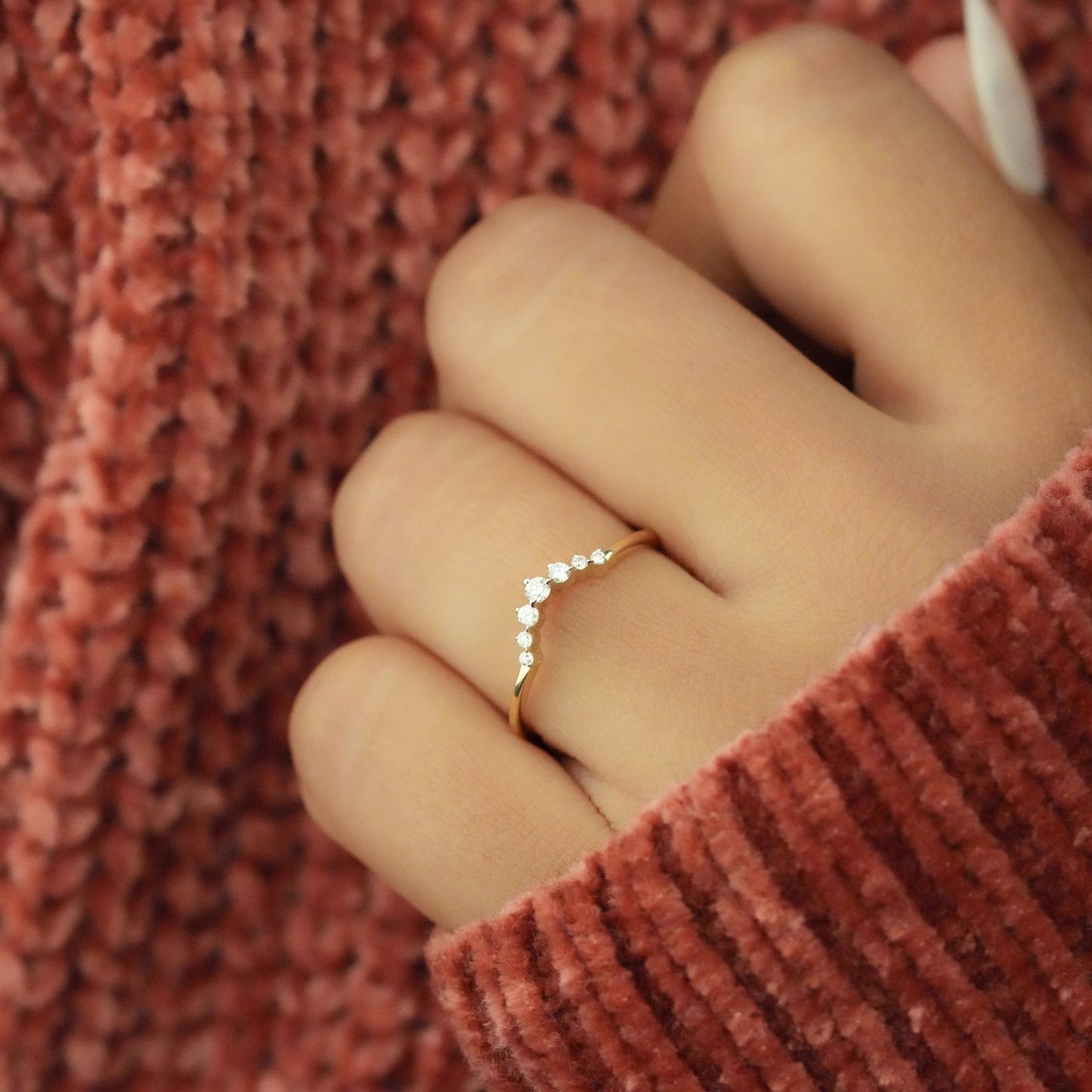 Curved Band with 0.10 TCW Round Cut Moissanite