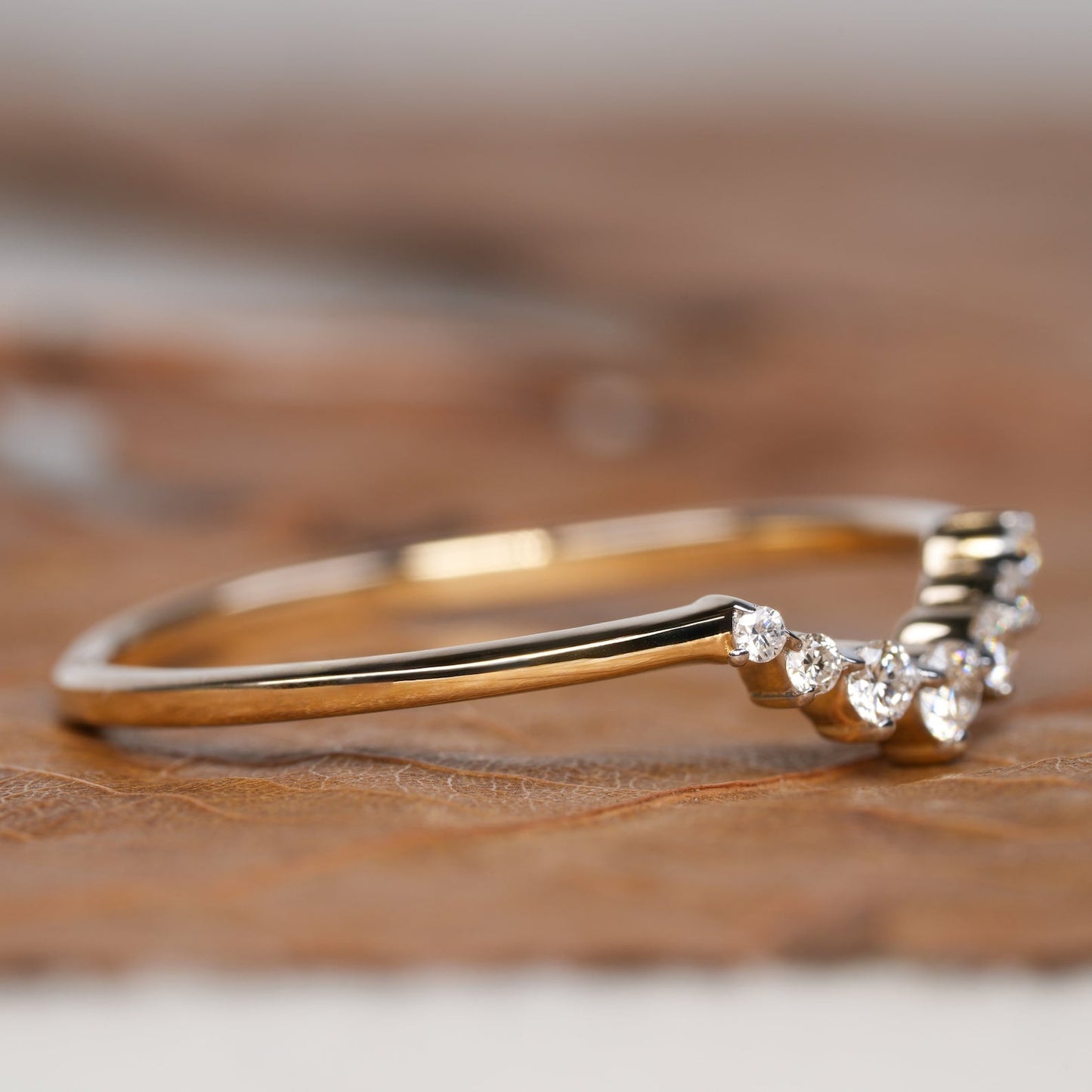 Curved Band with 0.10 TCW Round Cut Moissanite
