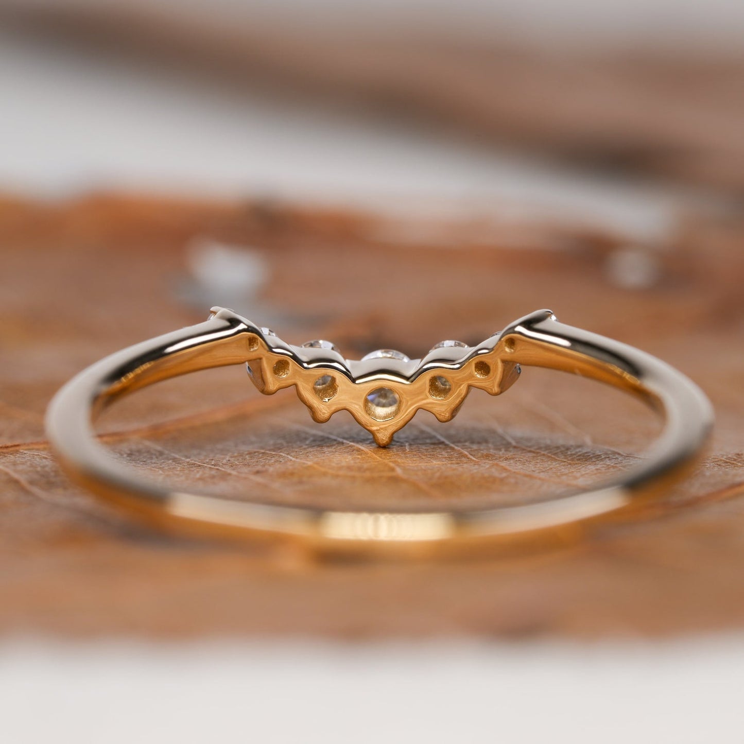 Curved Band with 0.10 TCW Round Cut Moissanite