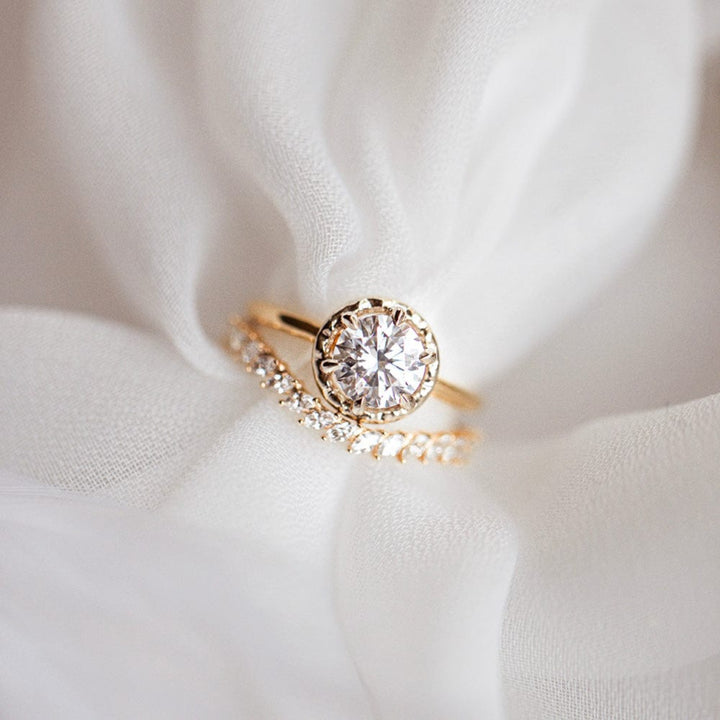 Solitaire engagement ring with round cut moissanite stone