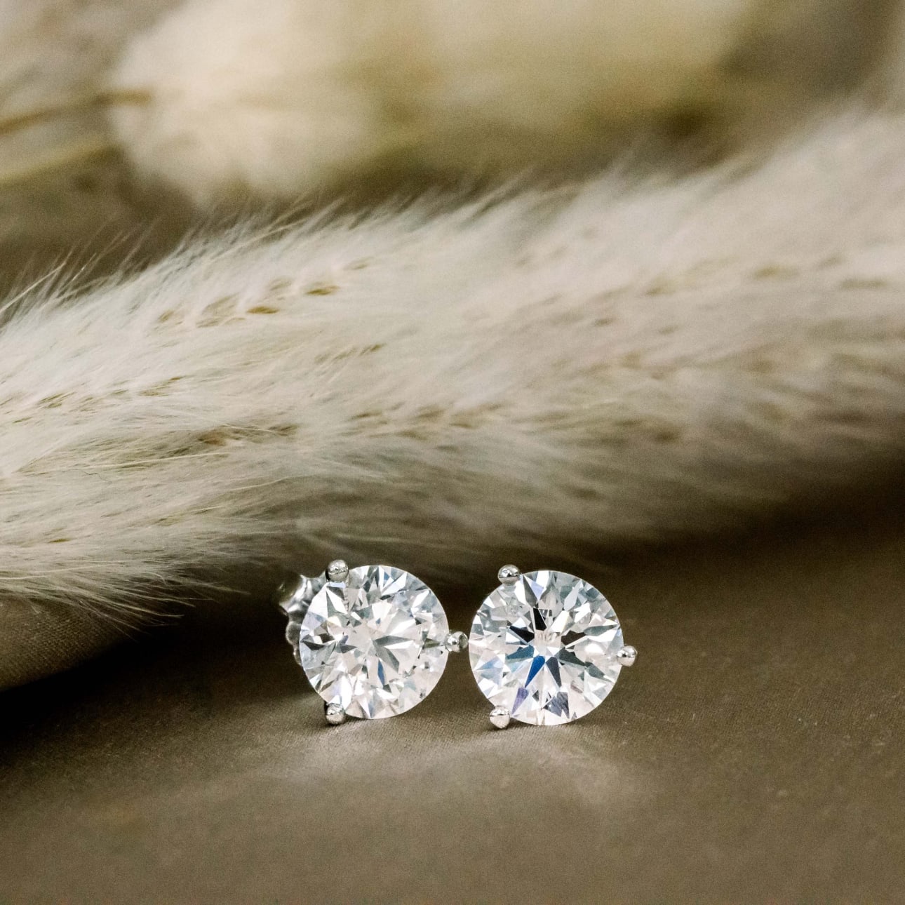 Solitaire Stud Earrings with 0.70 CT-1.50 CT Round Cut Moissanite