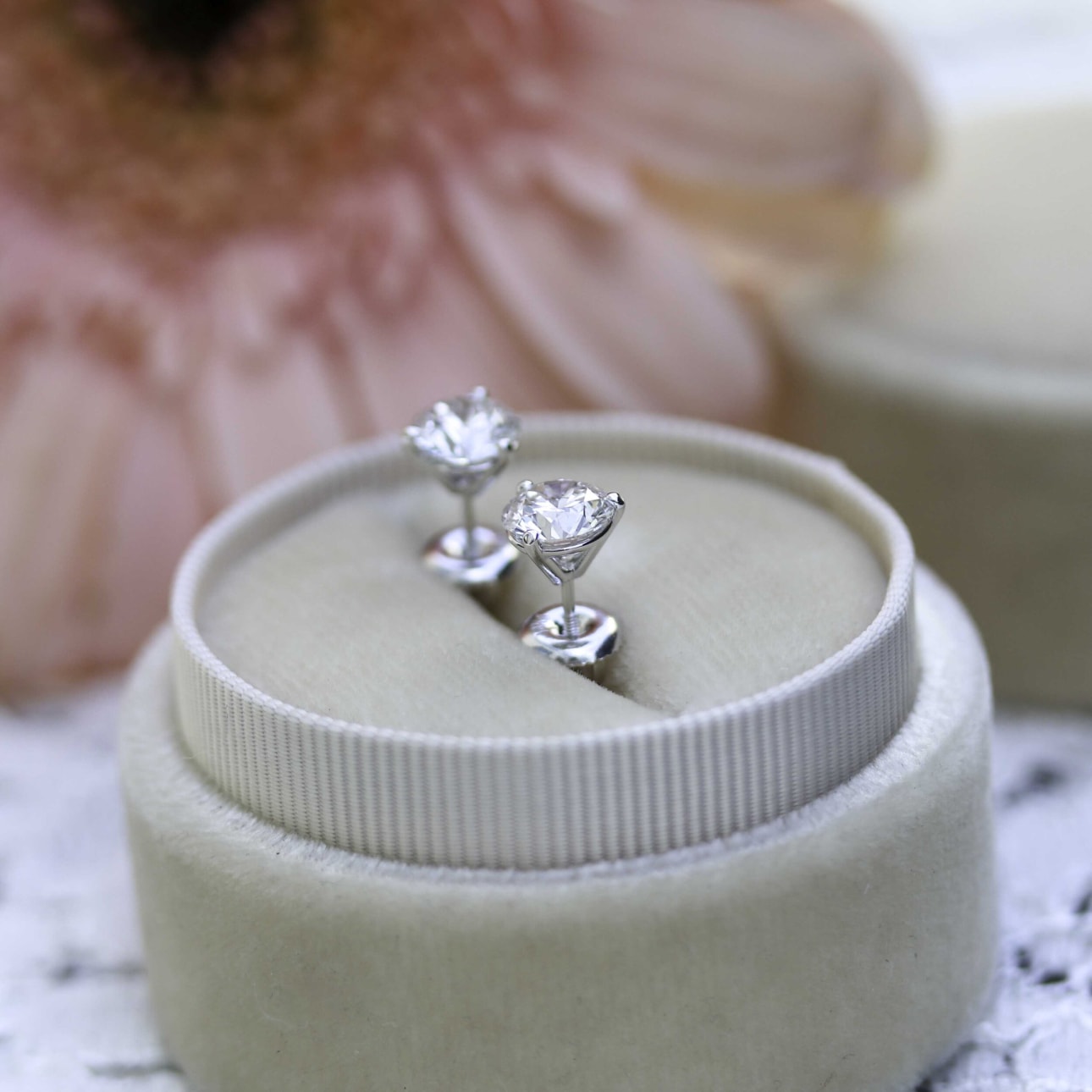 Solitaire Stud Earrings with 0.70 CT-1.50 CT Round Cut Moissanite