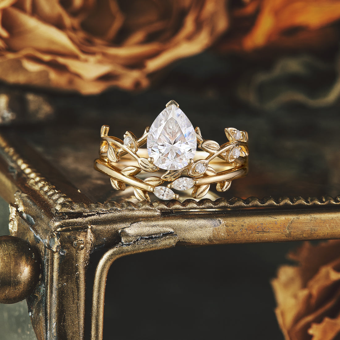 1.2 CT Pear Shaped Moissanite Diamond Bridal Set With Vintage Setting