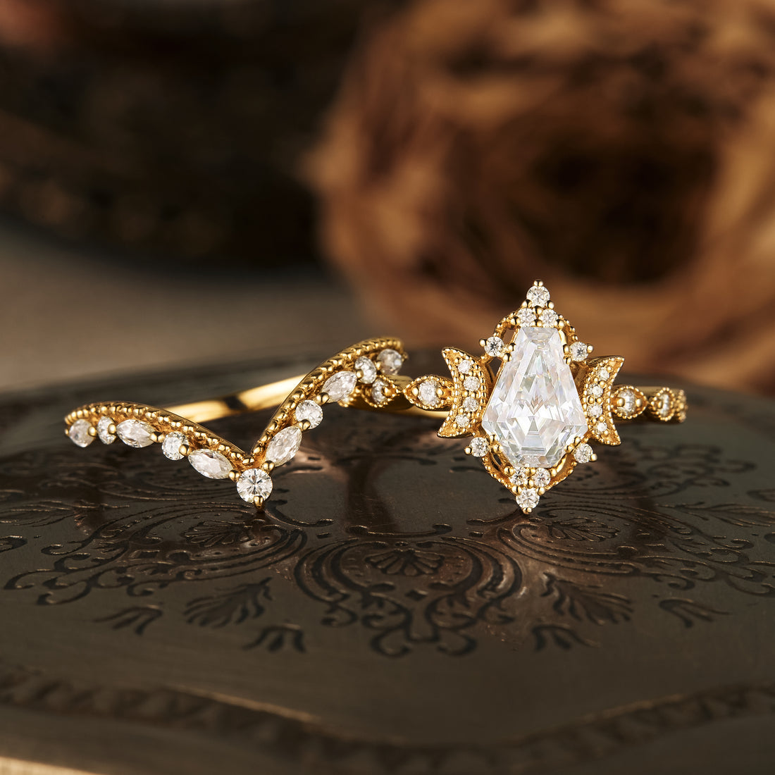 1.25 CT Kite Shaped Moissanite Diamond Bridal Set With Vintage Setting