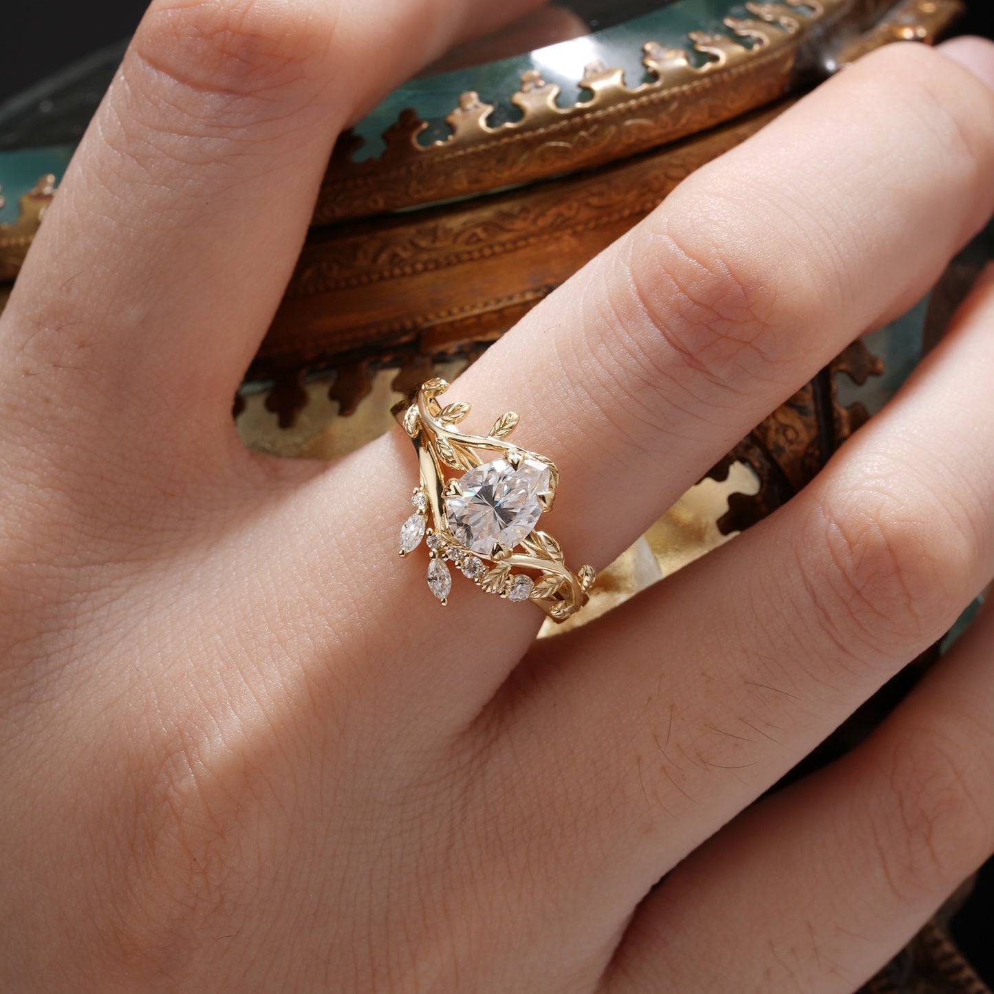 1.25 CT Pear Shaped Moissanite Diamond Bridal Set With Vintage Setting