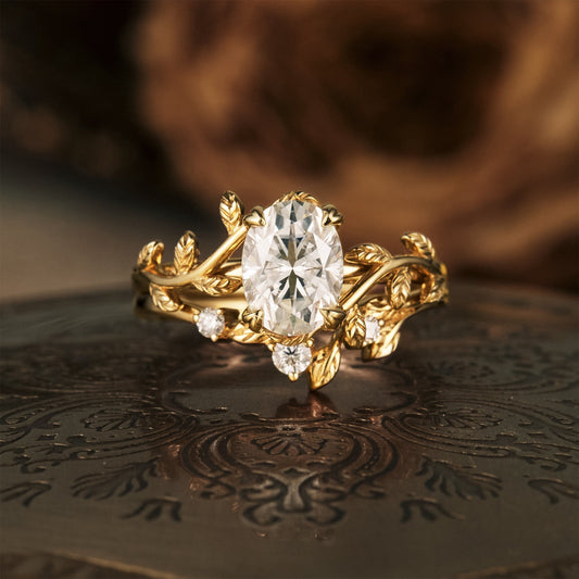 Oval moissanite diamond bridal set with vintage design