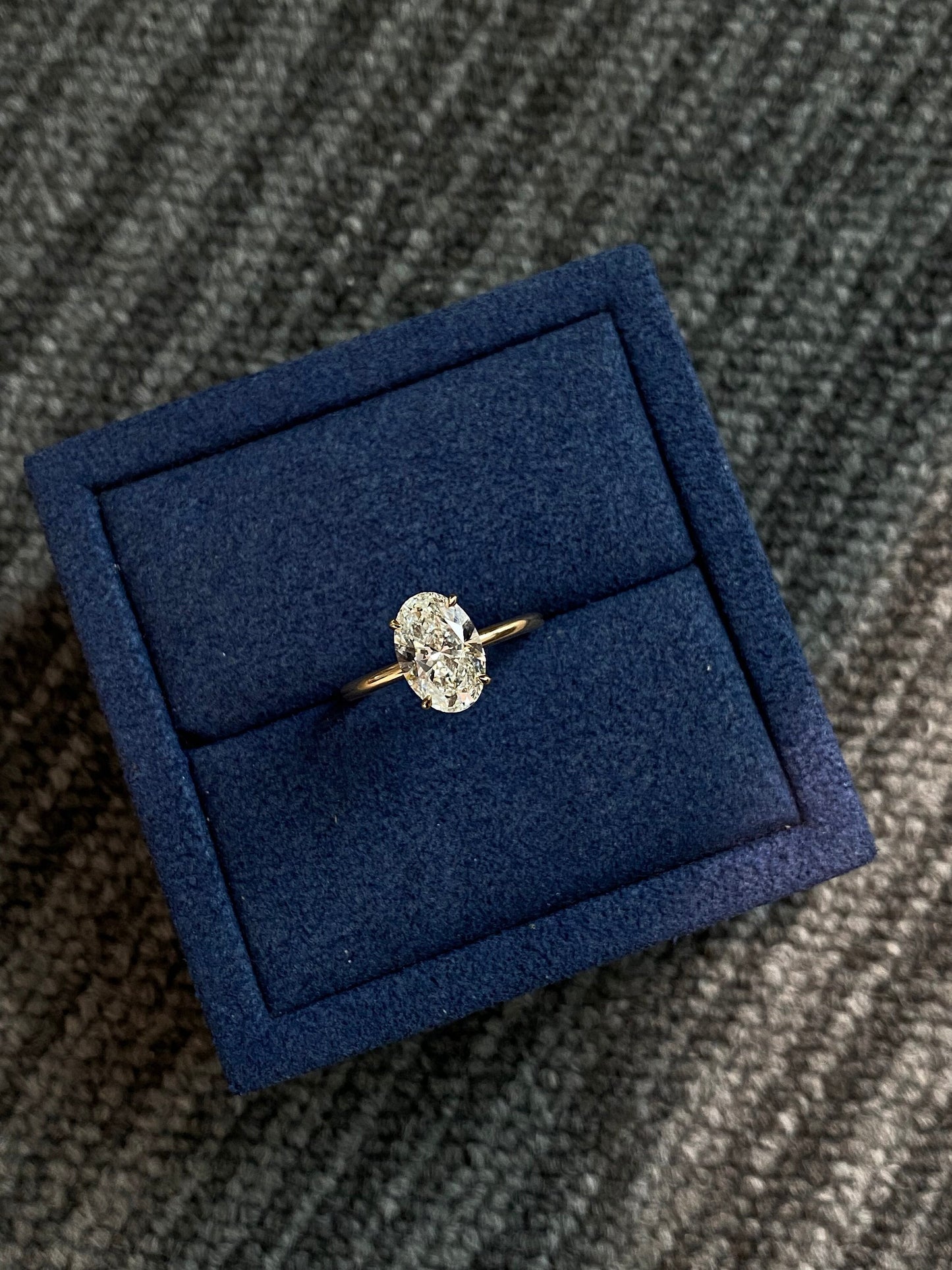 1.0 CT Oval E/VVS2 CVD Diamond Solitaire Engagement Ring