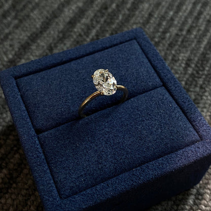 1.0 CT Oval E/VVS2 CVD Diamond Solitaire Engagement Ring