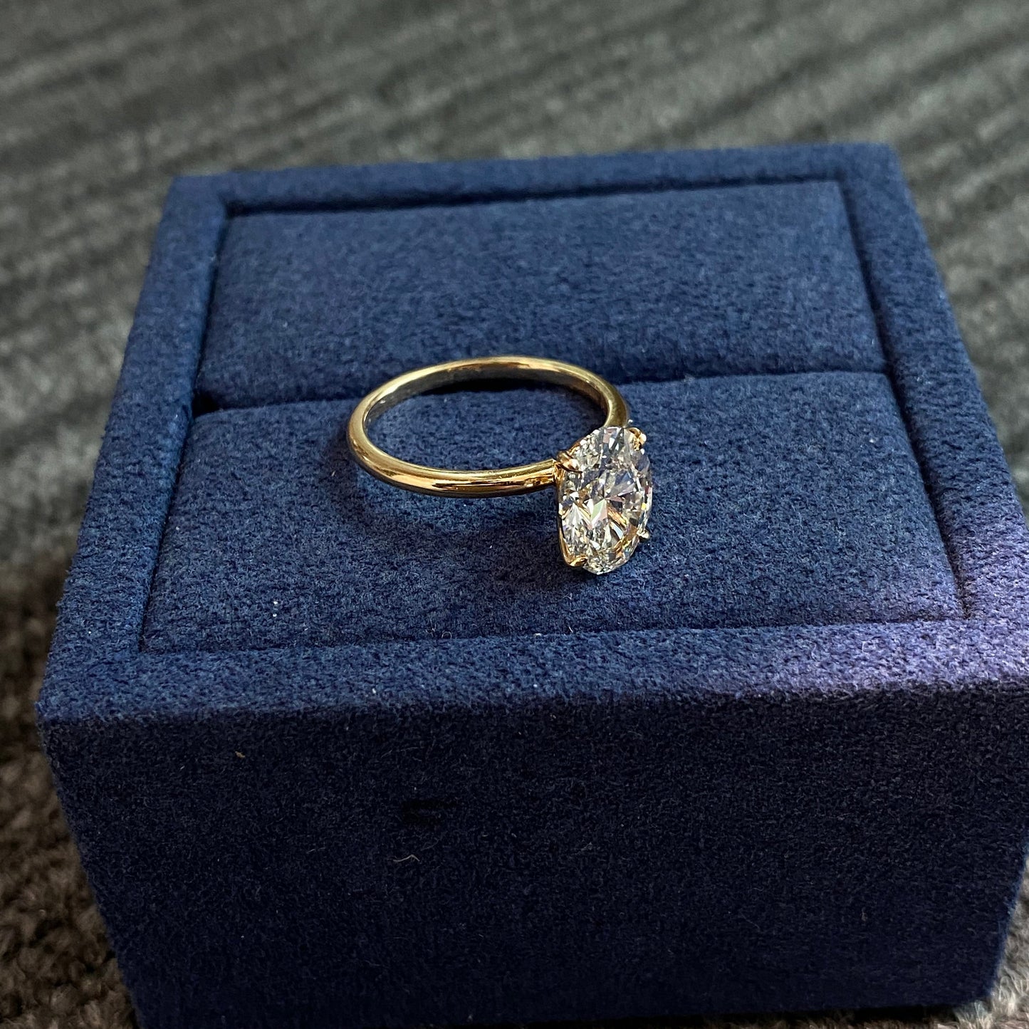 1.0 CT Oval E/VVS2 CVD Diamond Solitaire Engagement Ring