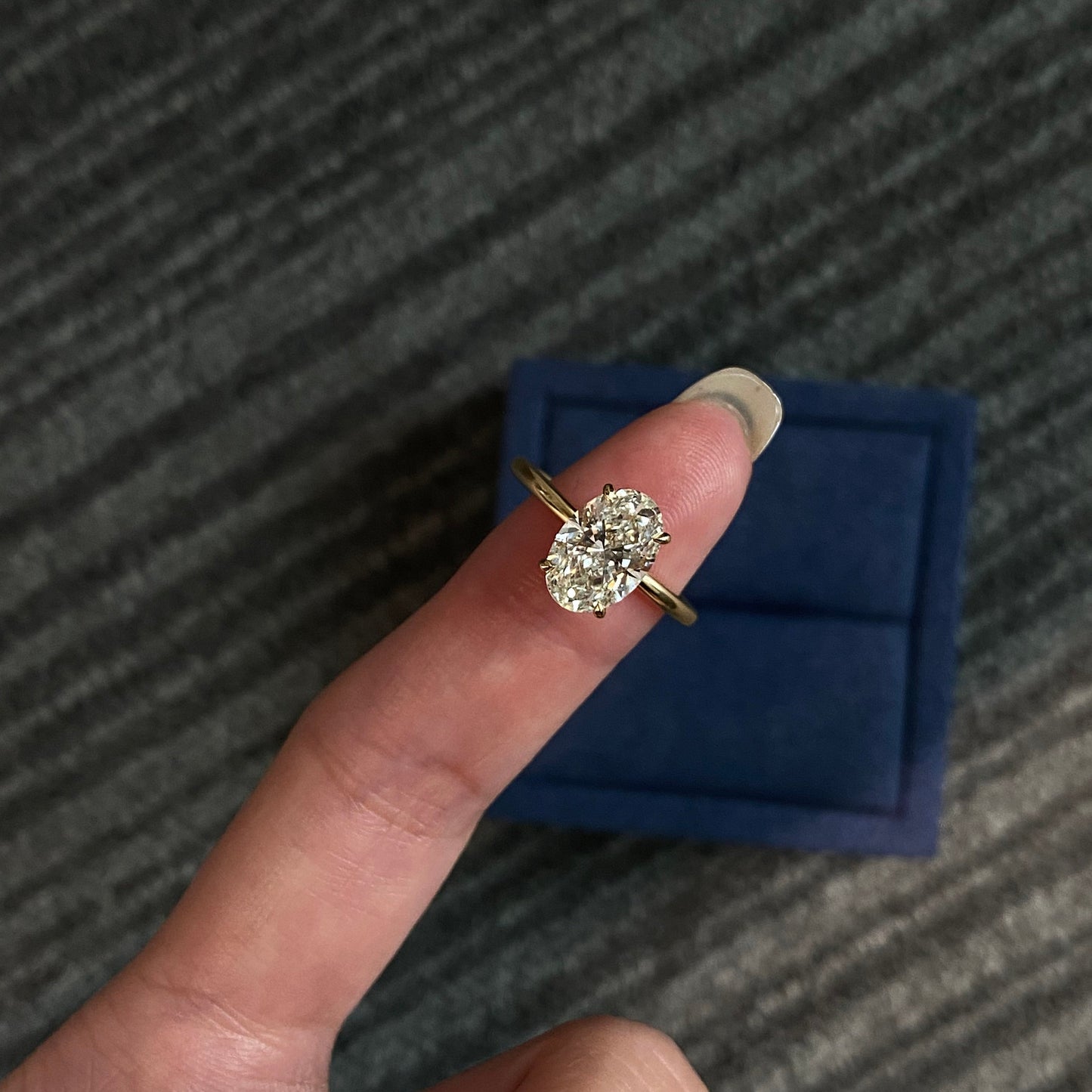 1.0 CT Oval E/VVS2 CVD Diamond Solitaire Engagement Ring