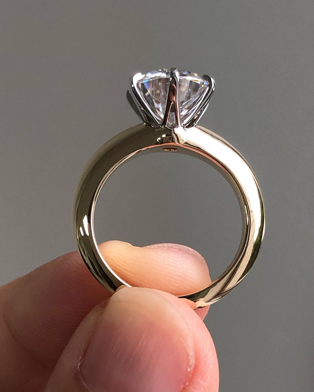 Solitaire Ring with 2.0 CT Round Cut Moissanite