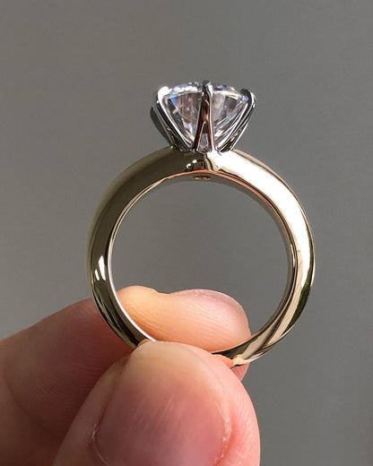 Solitaire Ring with 2.0 CT Round Cut Moissanite