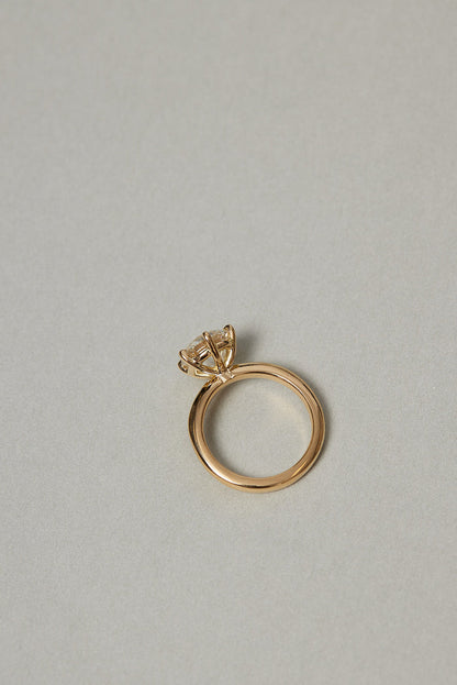 Solitaire Ring with 0.90 CT Round Cut Moissanite