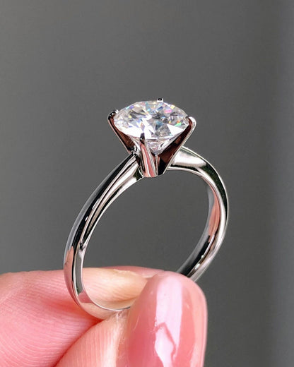 Solitaire Ring with 1.50 CT Round Cut Moissanite