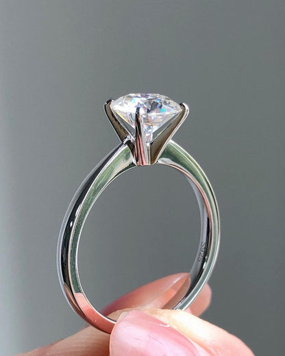 Solitaire Ring with 1.50 CT Round Cut Moissanite