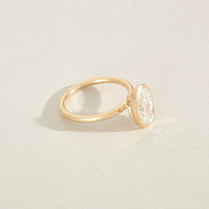 37_KateAndKole_SignatureSuite_EngagementRing_Vyla_291_HERO_EDIT