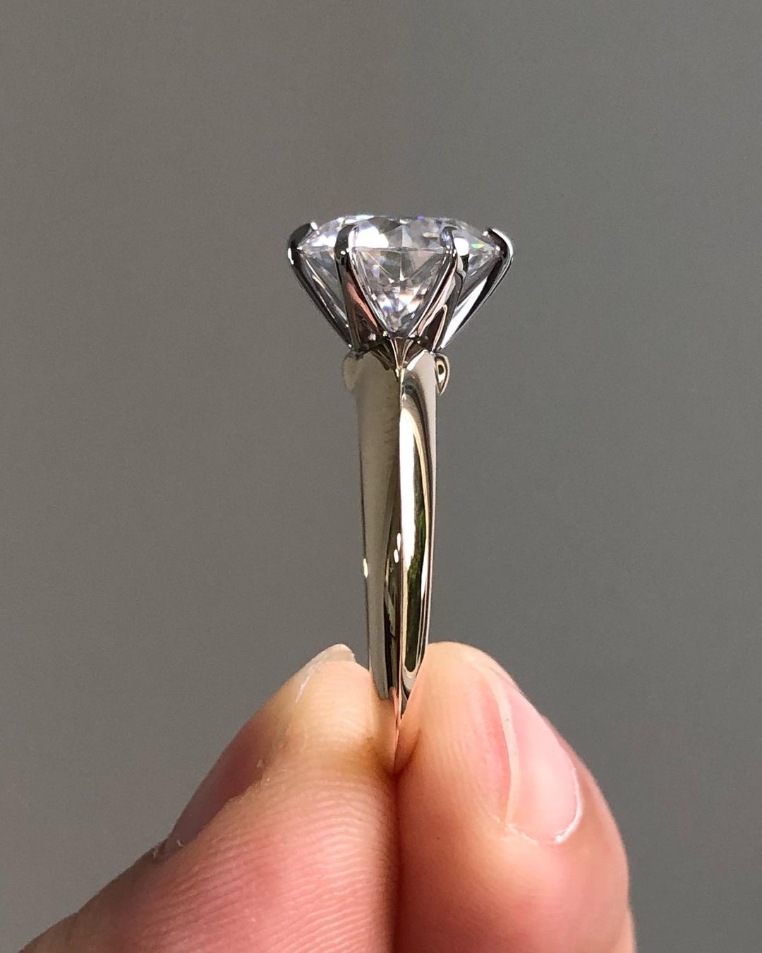 Solitaire Ring with 2.0 CT Round Cut Moissanite