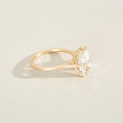 40_KateAndKole_SignatureSuite_EngagementRing_Lea_368_HERO_EDIT