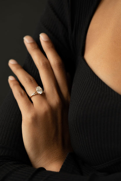 2.0 CT Oval Cut Solitaire Setting Moissanite Engagement Ring