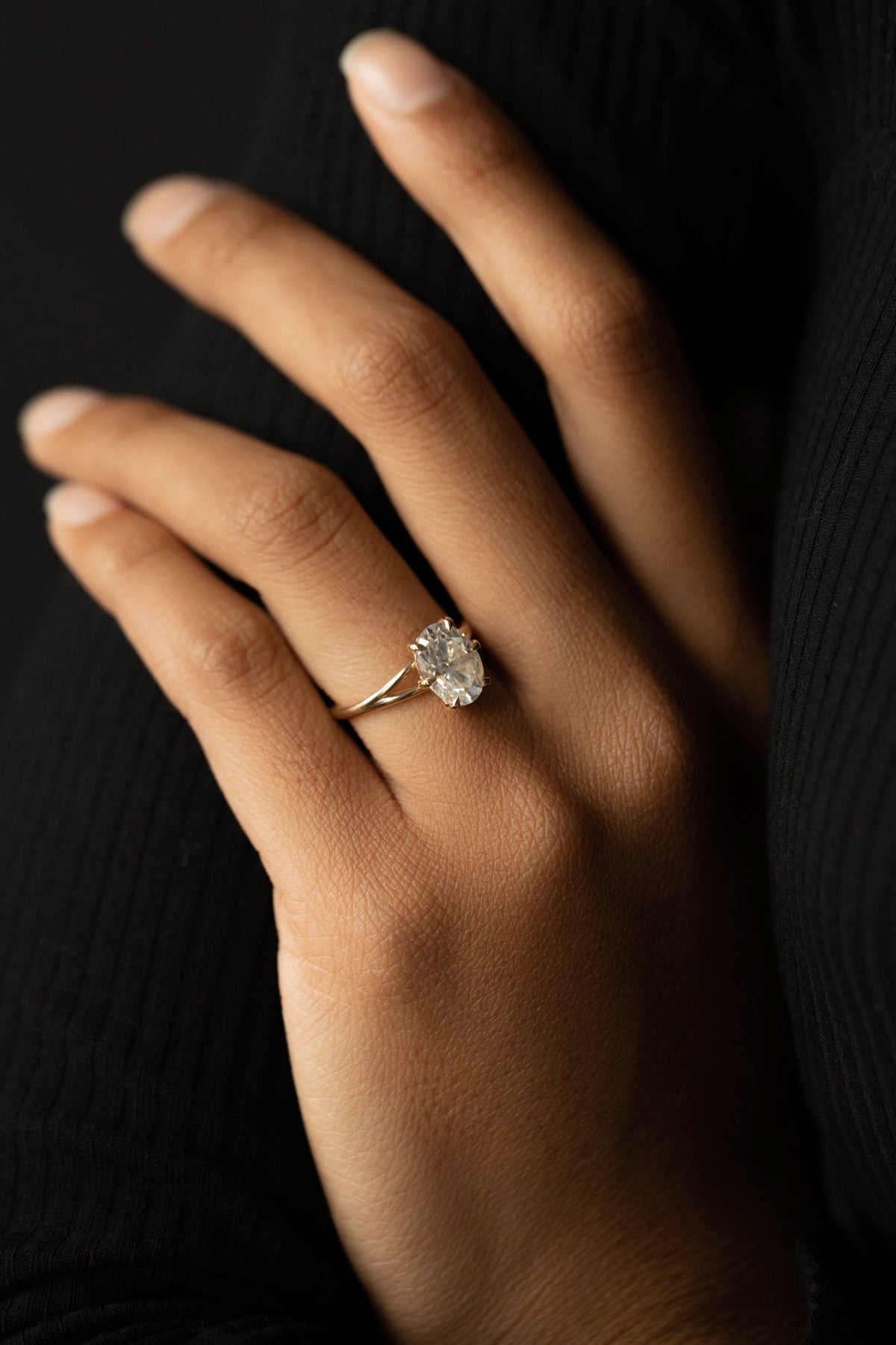 2.0 CT Oval Cut Solitaire Setting Moissanite Engagement Ring