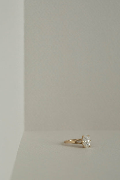 2.0 CT Oval Cut Solitaire Setting Moissanite Engagement Ring