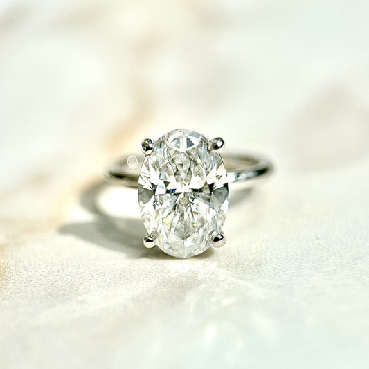 1.0–3.0 CT oval cut CVD lab grown diamond solitaire engagement ring, E color, VS1 clarity, in classic white gold prong setting