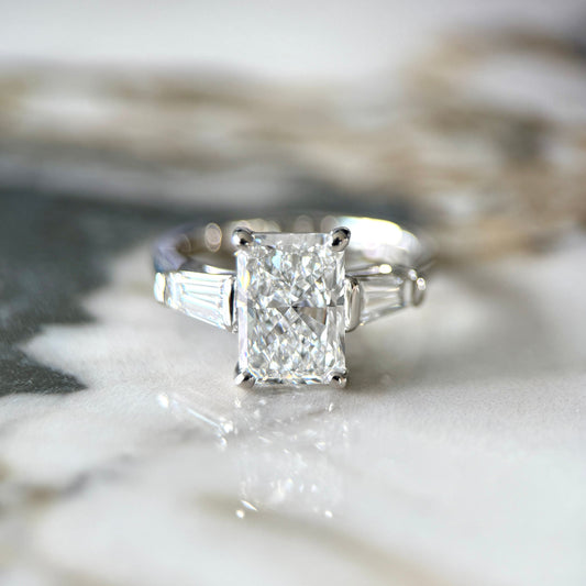 1.0–3.0 CT radiant cut CVD lab grown diamond three stone engagement ring, E color, VS1 clarity, set in white gold