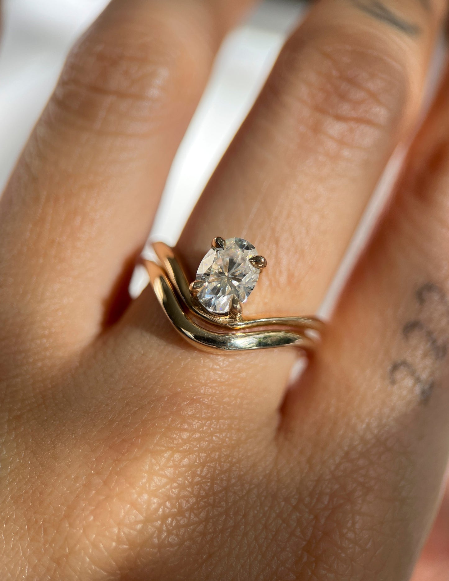 Plain curved Wedding Band