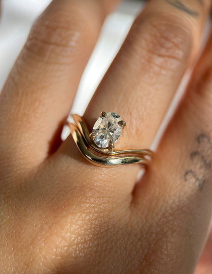 Plain curved Wedding Band