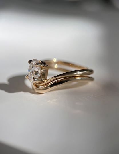 Plain curved Wedding Band